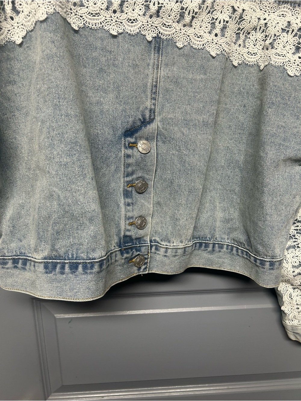 POL Pearl and lace embellished short denim jacket super cute! Size medium EUC - Picture 7 of 10